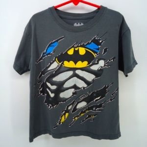 ⭐3/$30 Batman 100% Cotton Gray T-Shirt Tee M 8 Boys